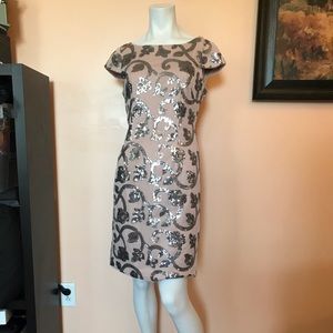 Adriana papell dress size 4 like new